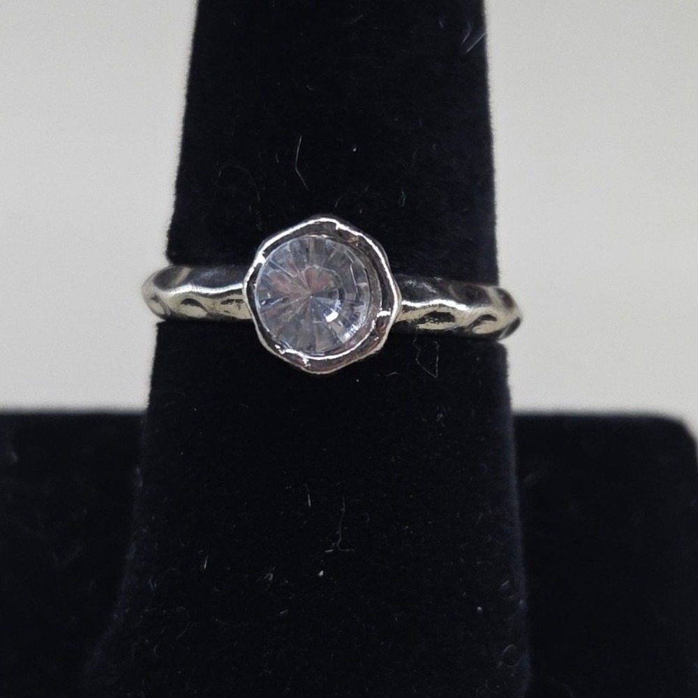 Hammered Silver Tone Round Rhinestone Solitaire‎ Ring Size 9.5 Textured Band